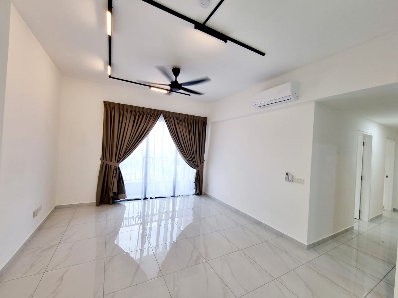 Equine Residence, Condominium