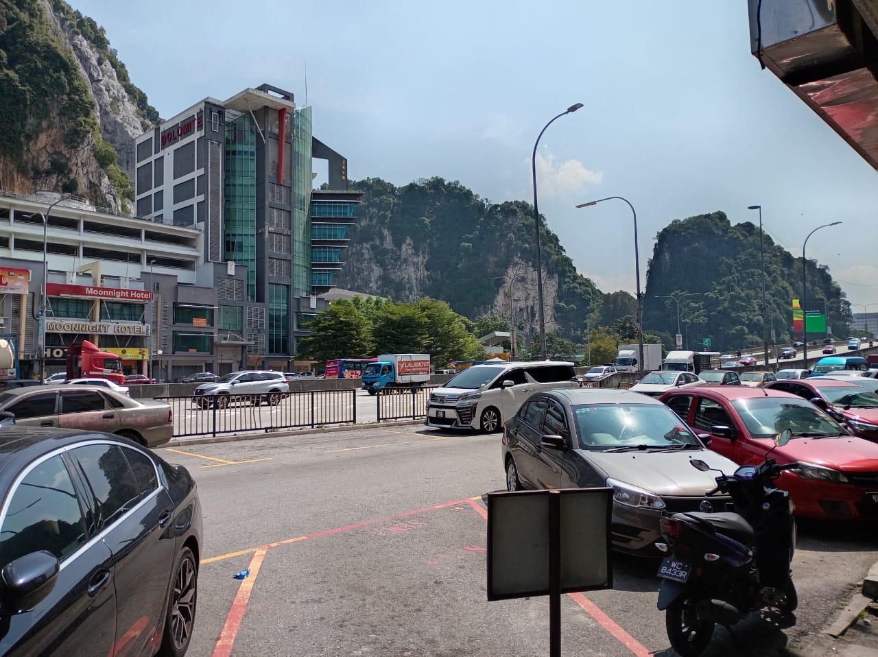 Taman Sri Batu Caves, Shop