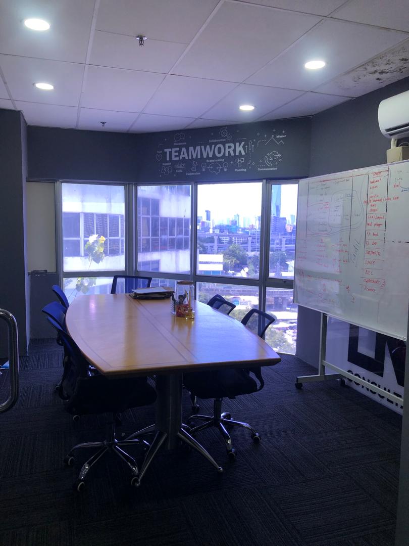 Menara Uncang Emas, Office