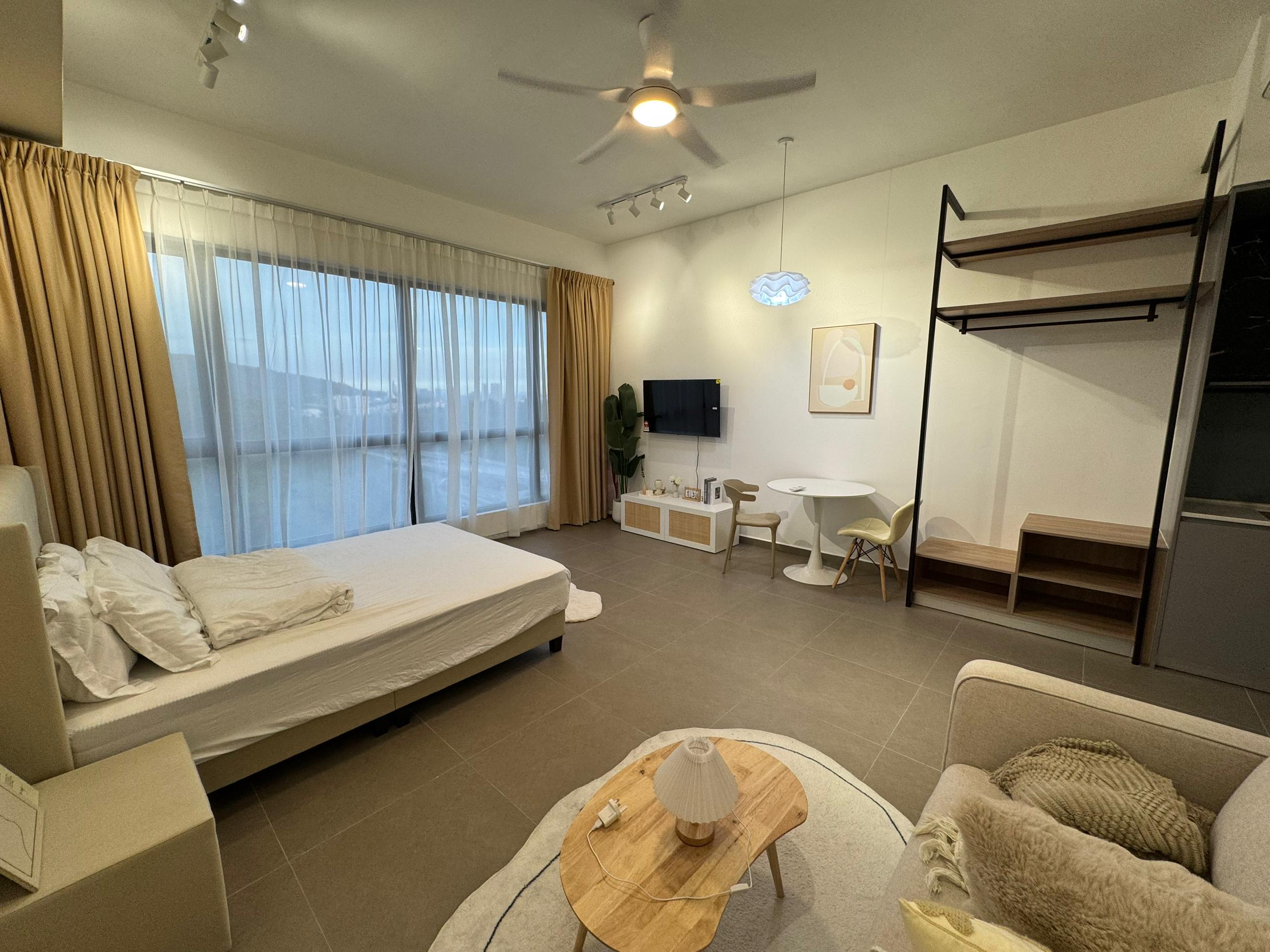 Mossaz @ Empire City, Condominium