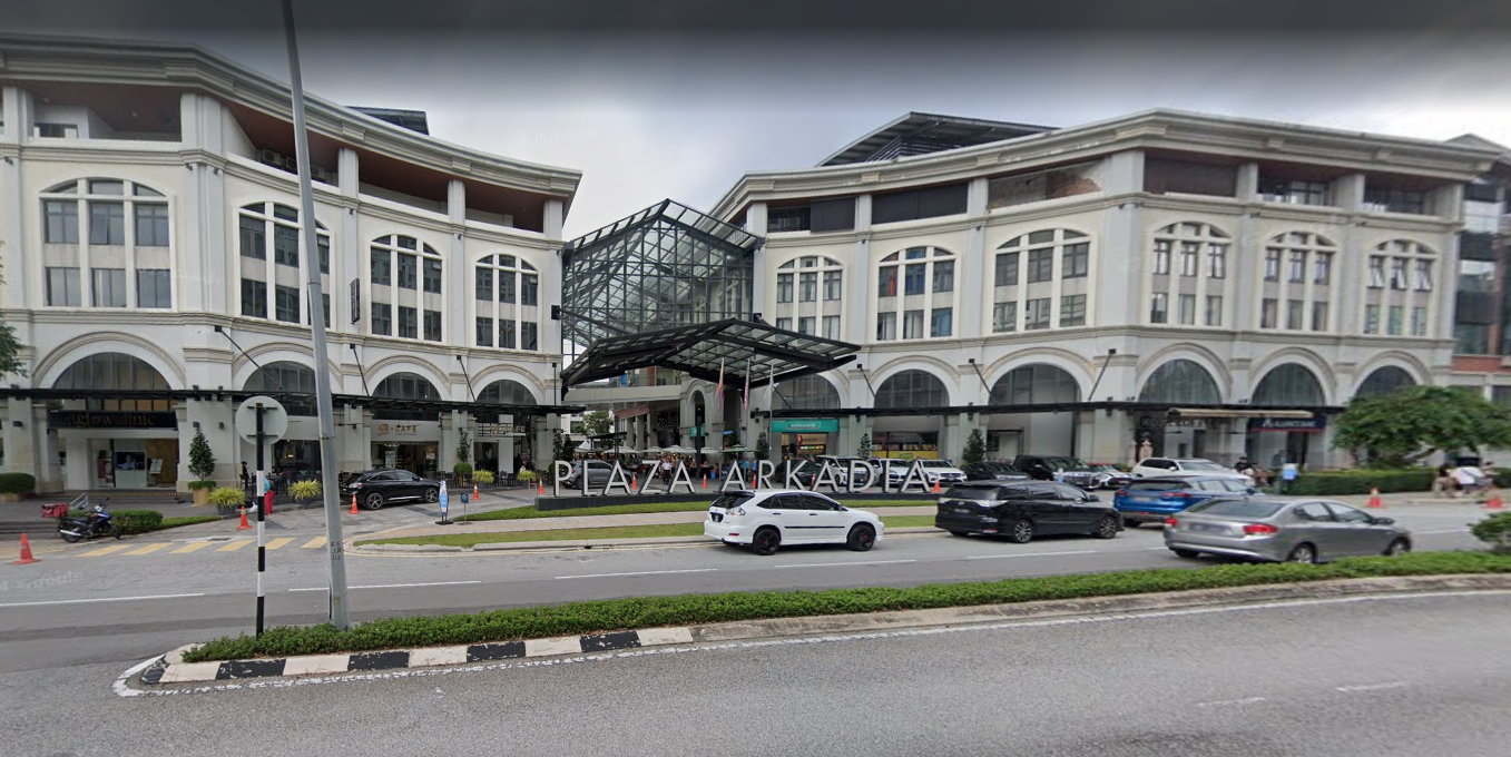 Plaza Arcadia, Shop