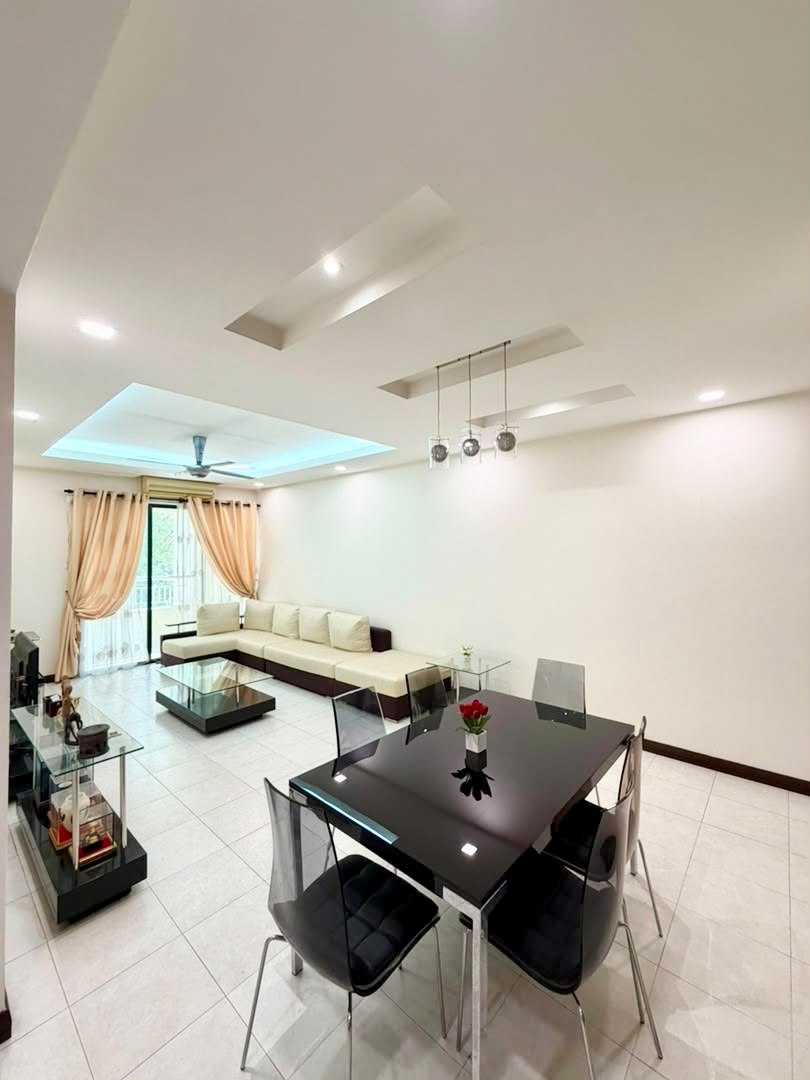 Nadia, Condominium