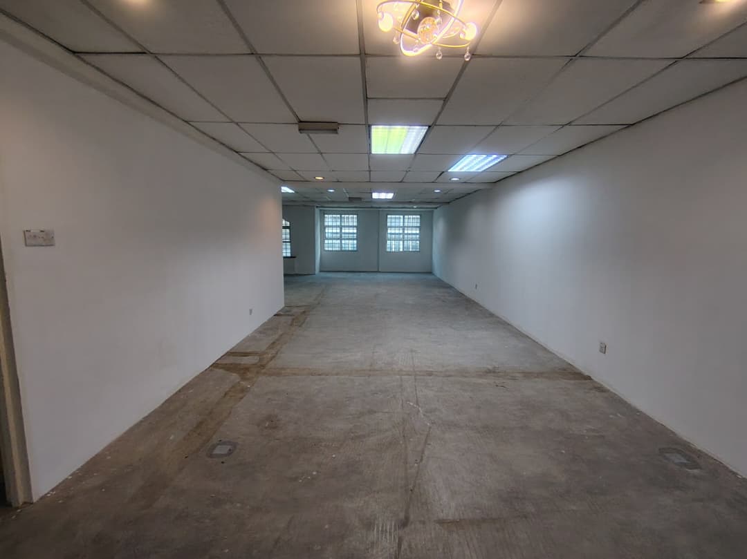 Laman Rimbunan, Office