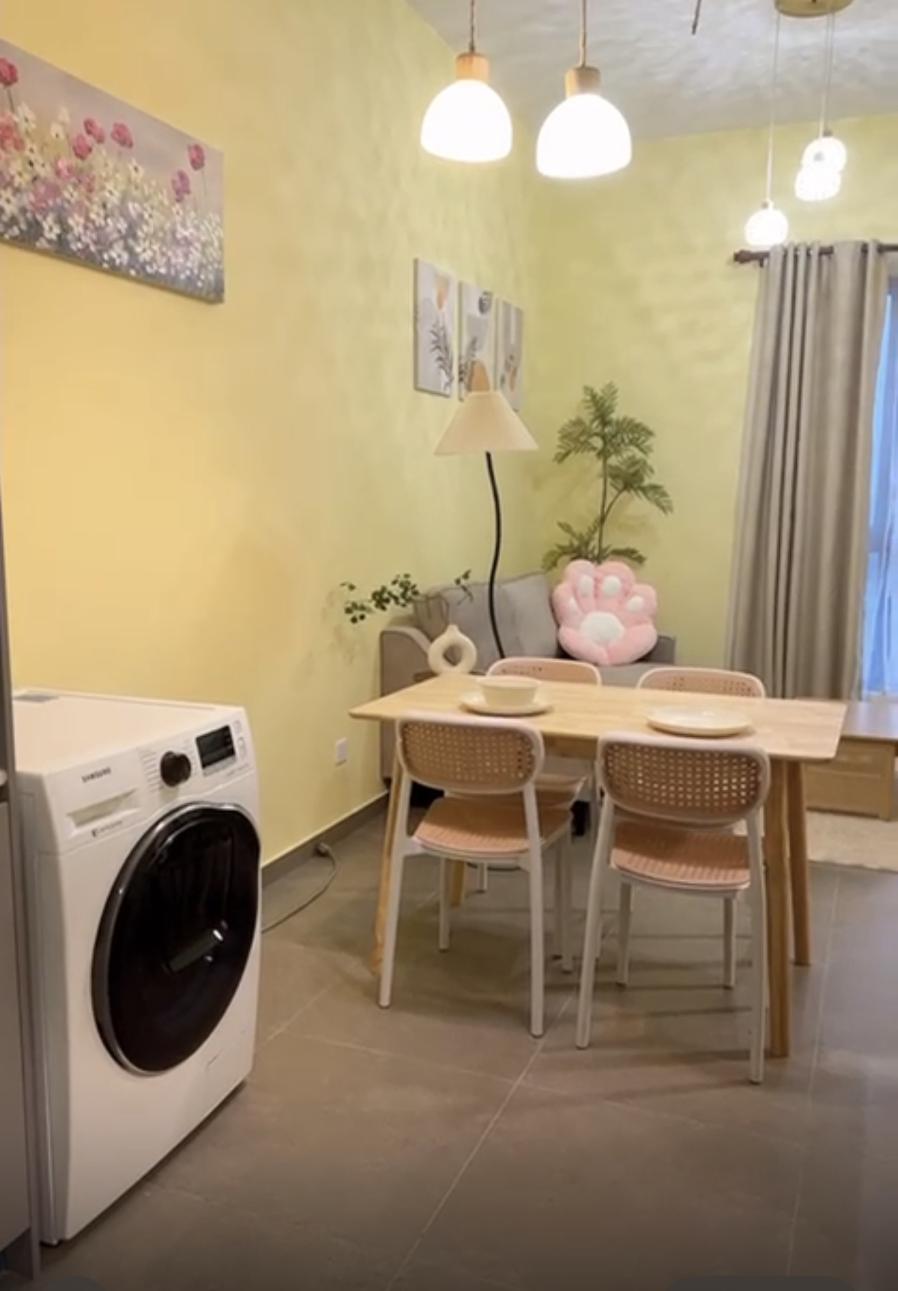 Mossaz @ Empire City, Condominium