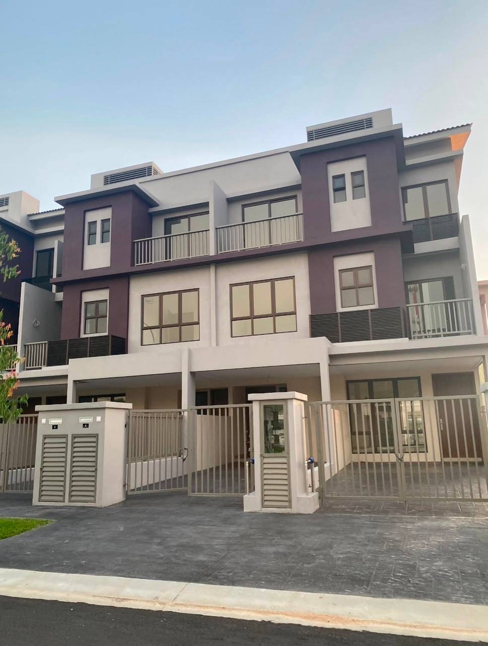 The Strata, 3 Storey