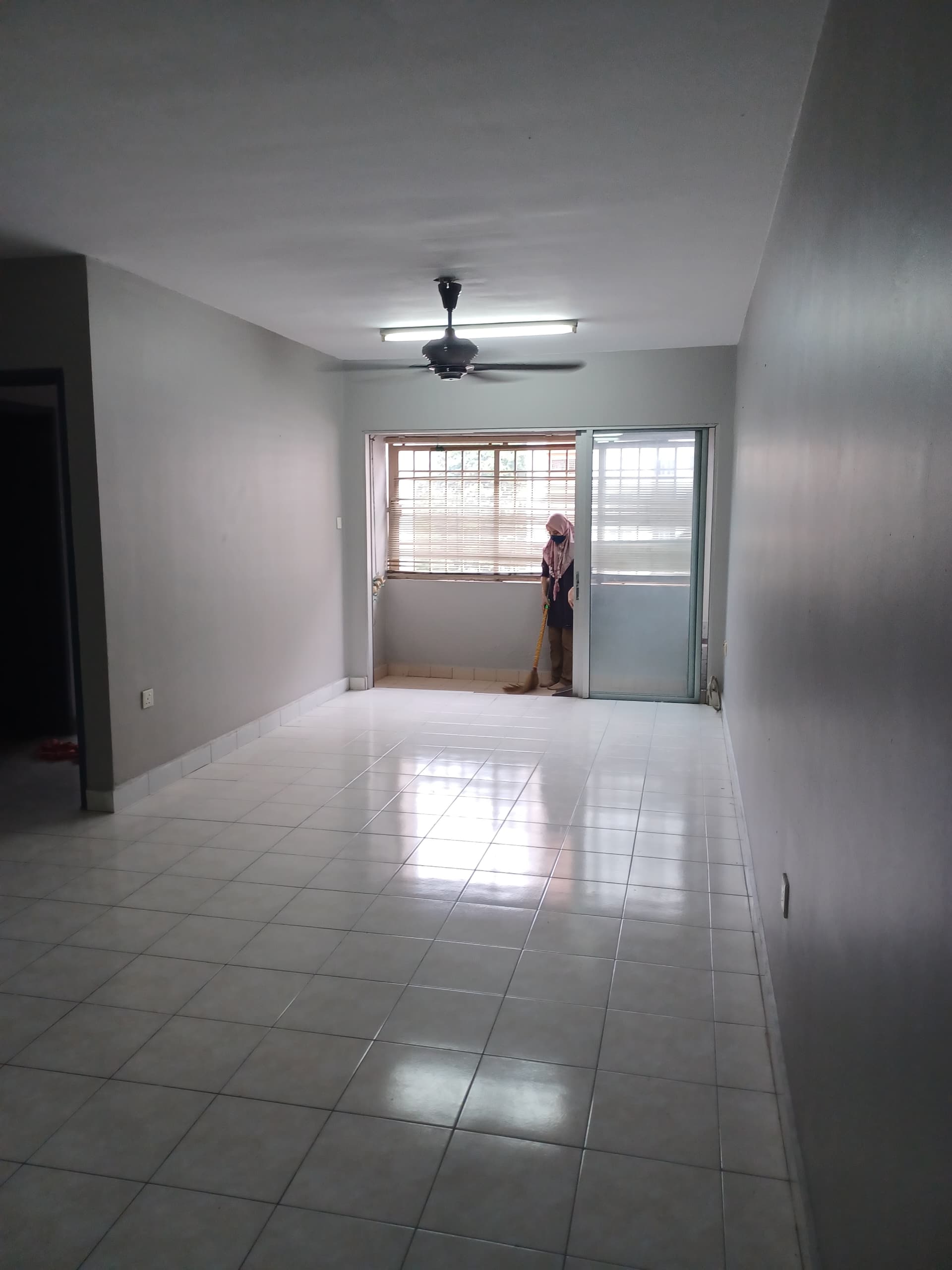 Flora Apartment, Apartment