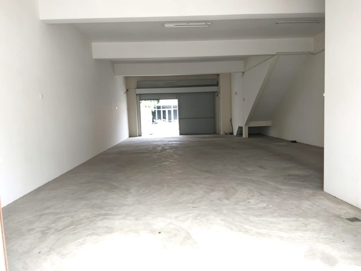 Pusat Bandar Putra Permai, Shop