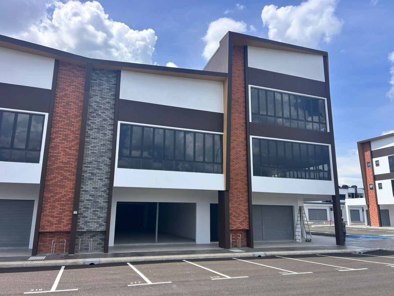 Setia EcoHill, Shop