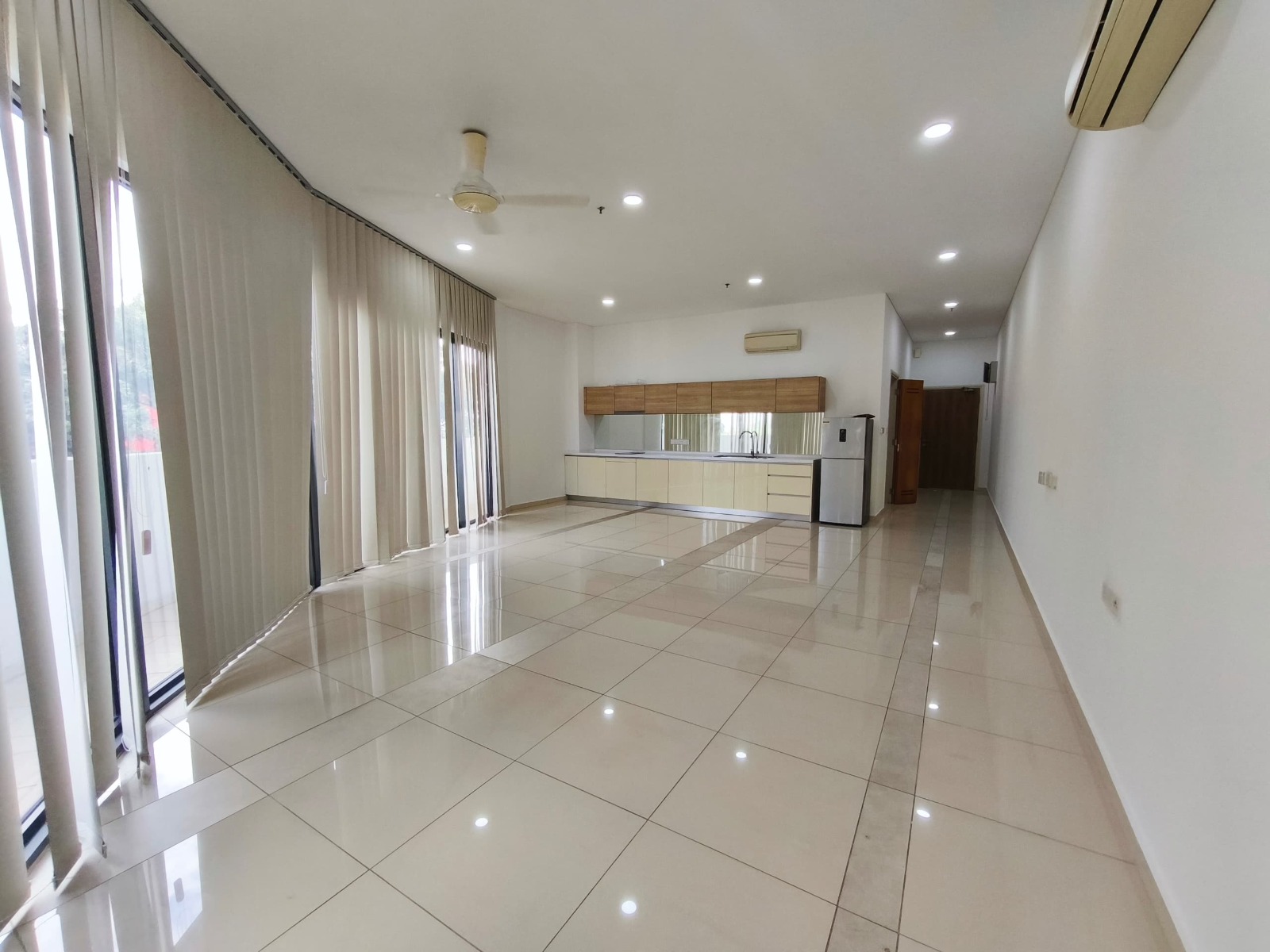 Plaza Arcadia, Office