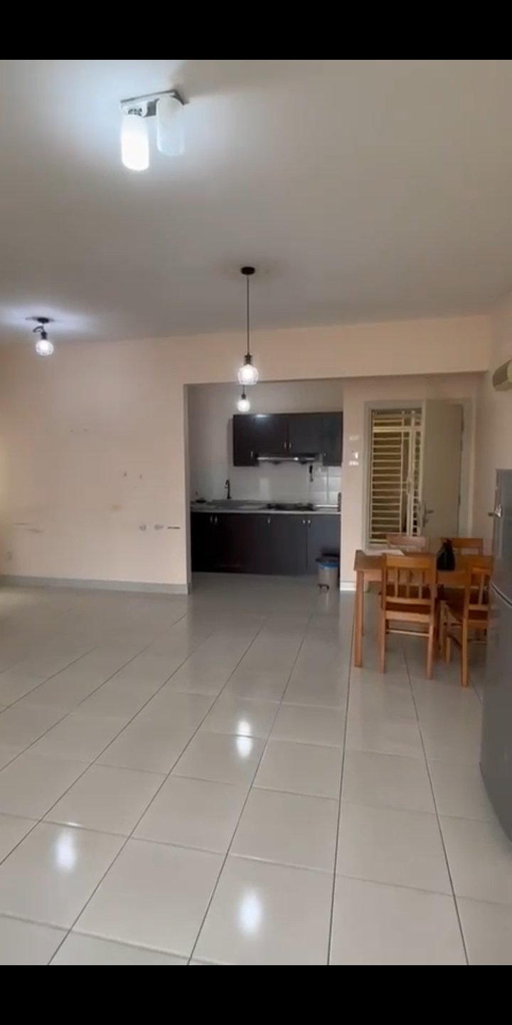 Pelangi sentral, Condominium