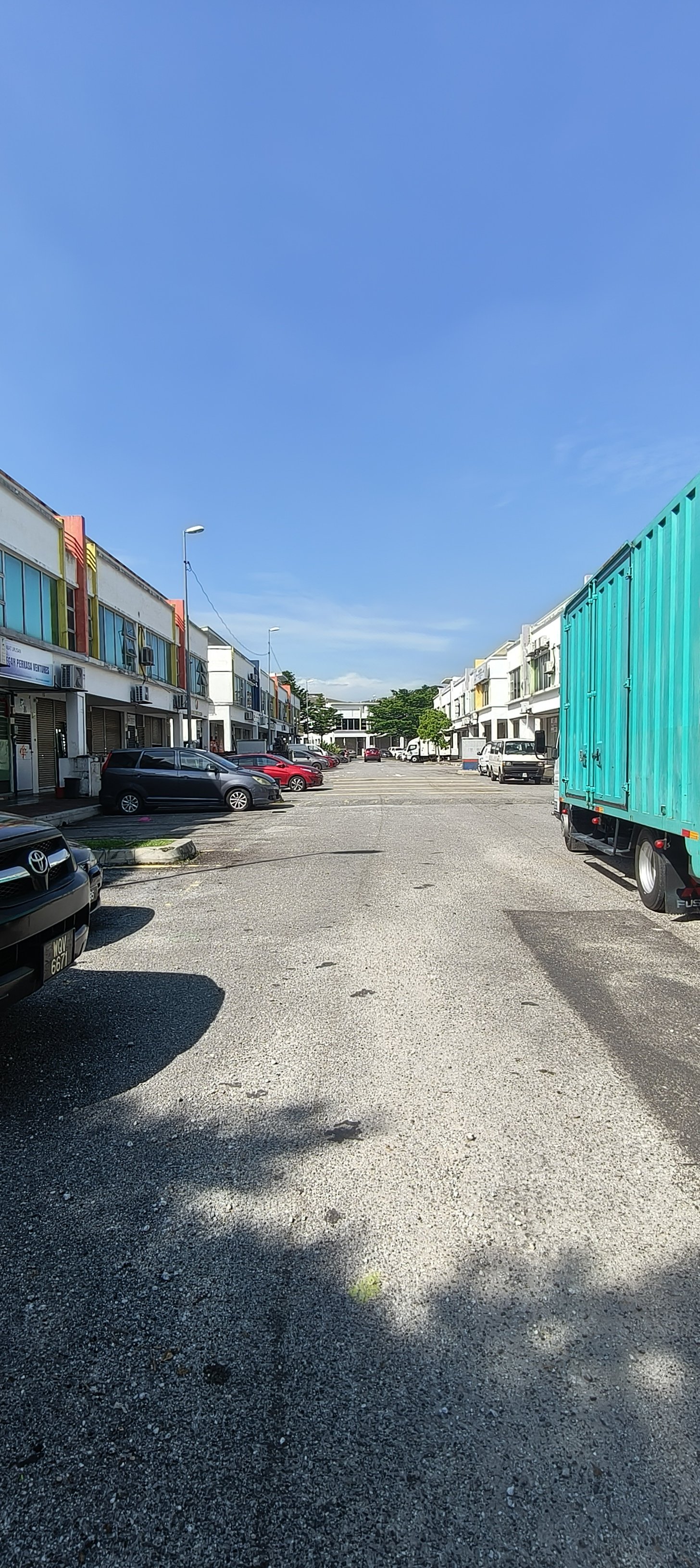 Saujana Puchong, Shop