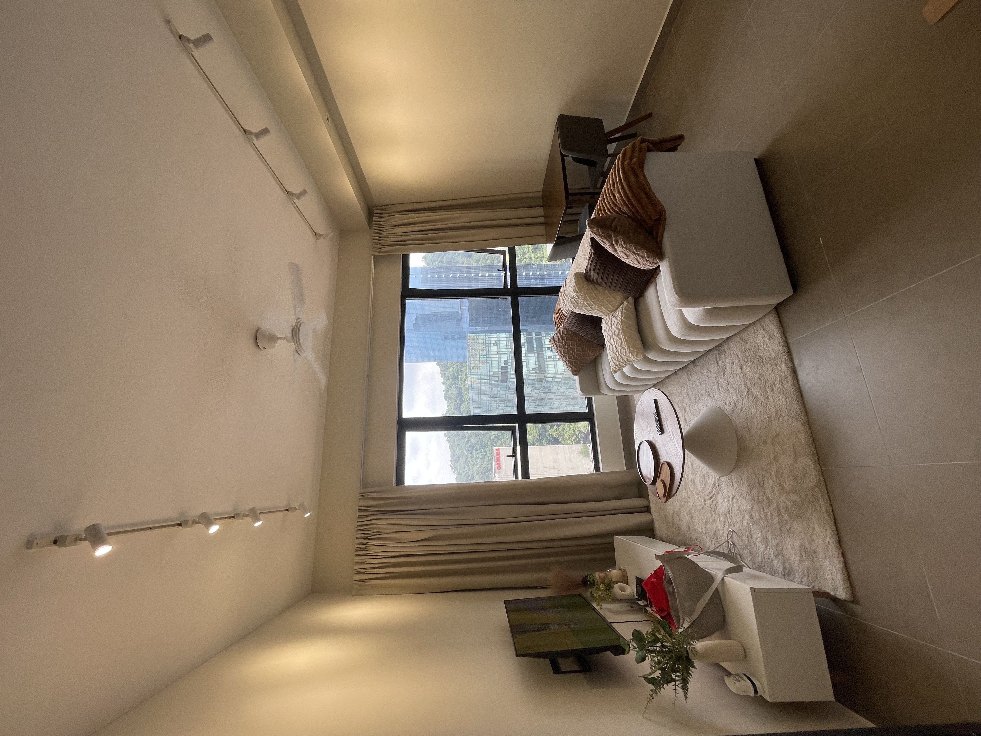 Mossaz @ Empire City, Condominium