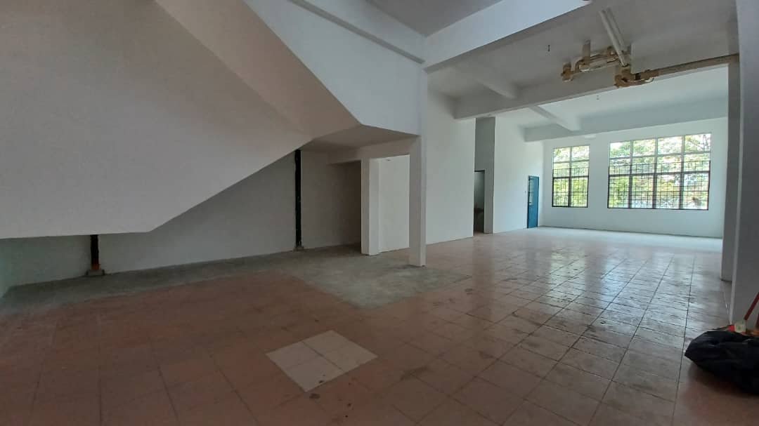 Taman Perindustrian Puchong, Shop