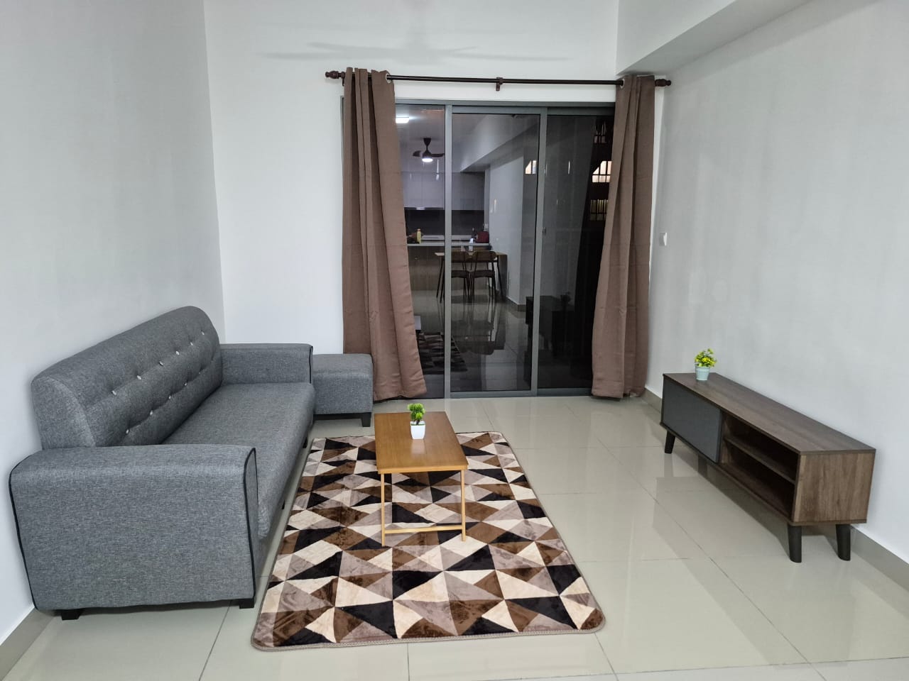 M Arisa, Condominium