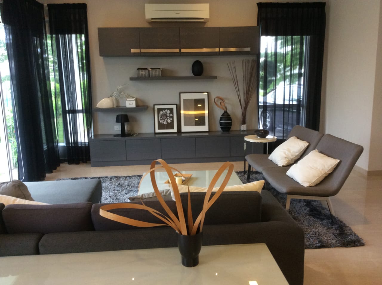 Jade Hill, Bungalow
