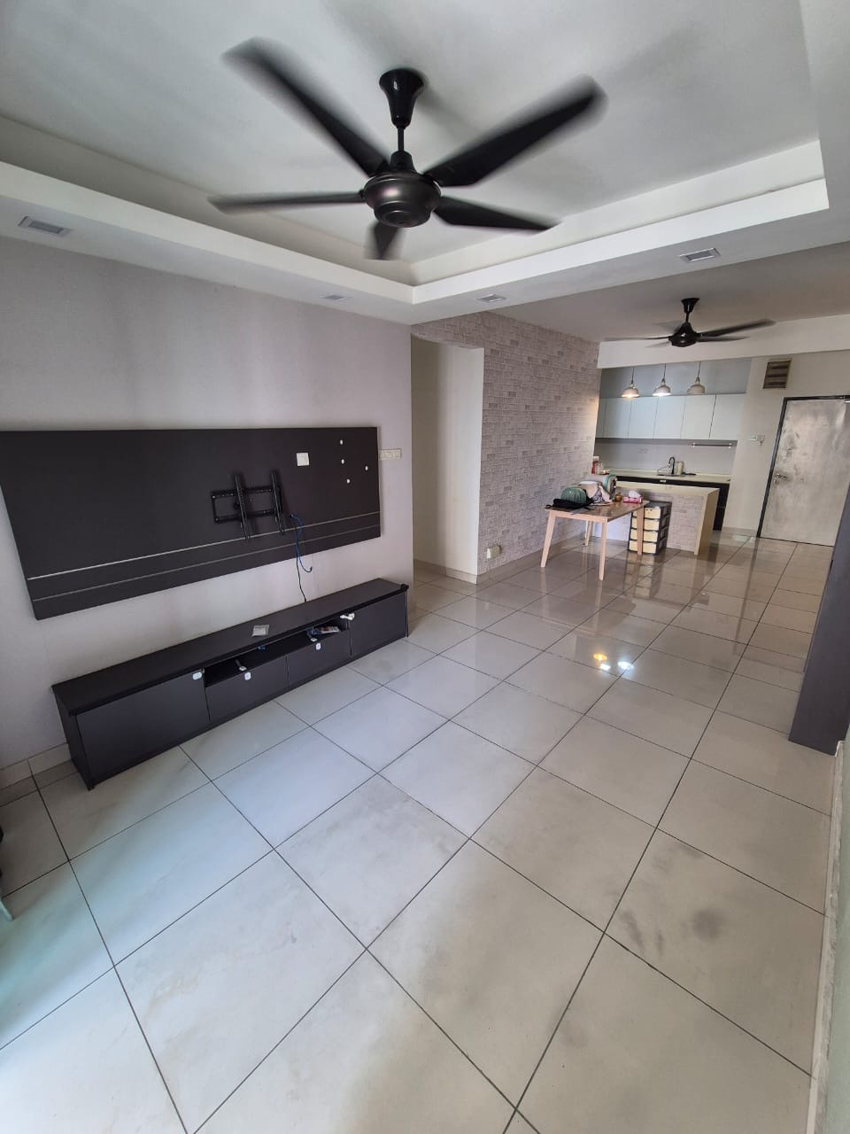Spring Avenue, Condominium