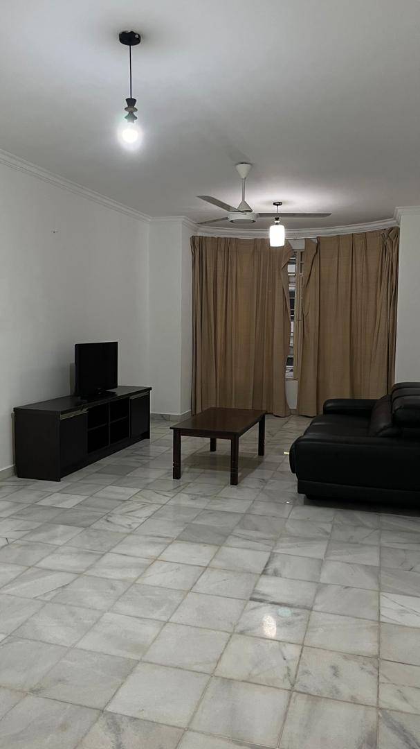 Endah Regal, Condominium