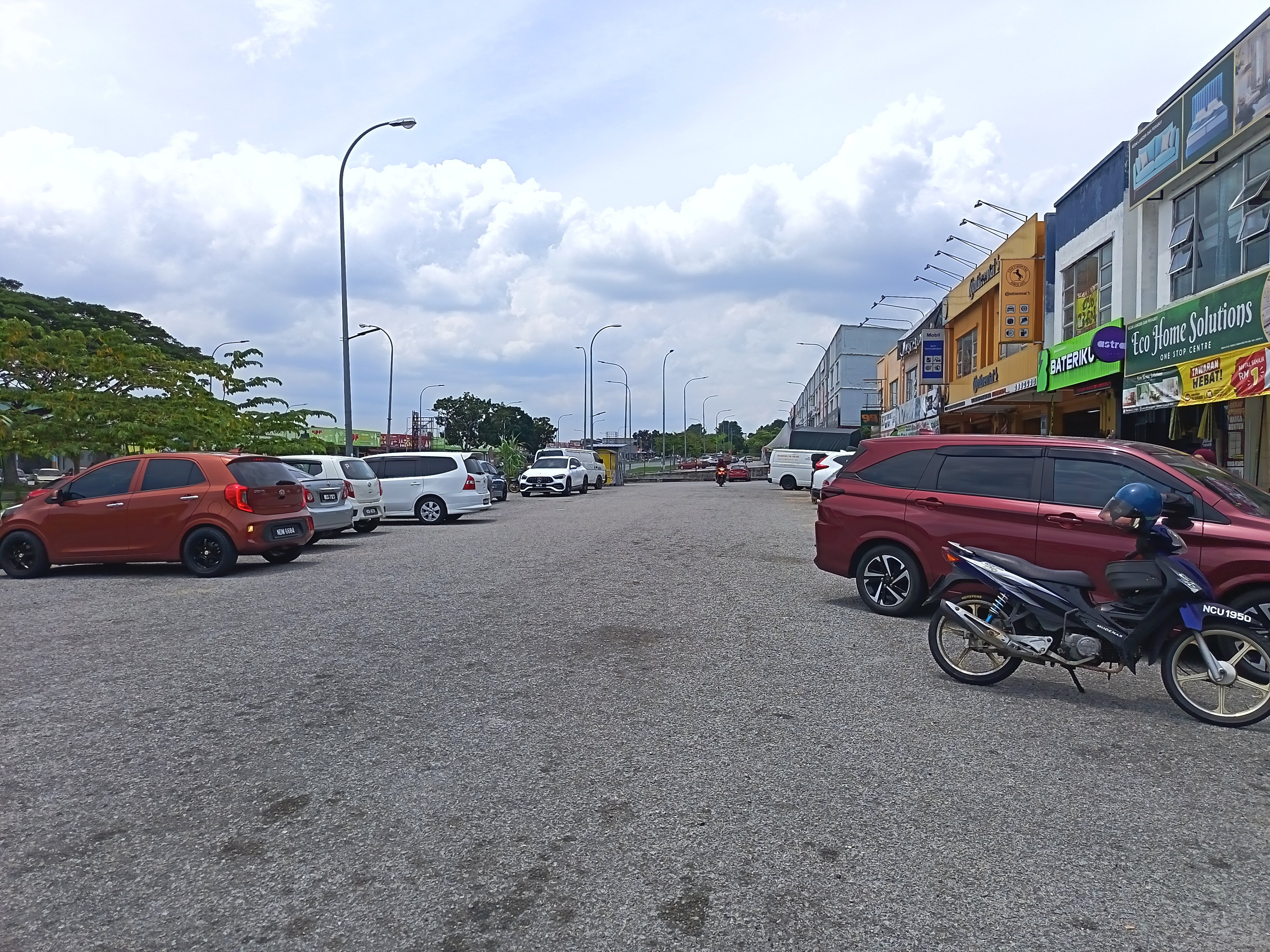 Kawasan Perindustrian Nilai 3, Shop