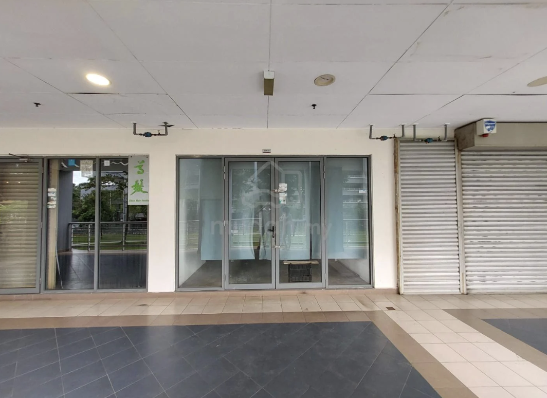 D alamanda commercial, Shop