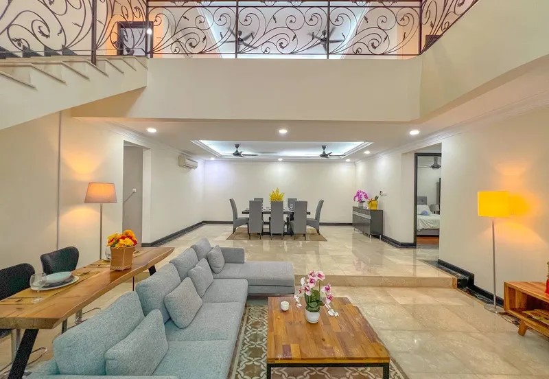 Kiara Peak, Bungalow