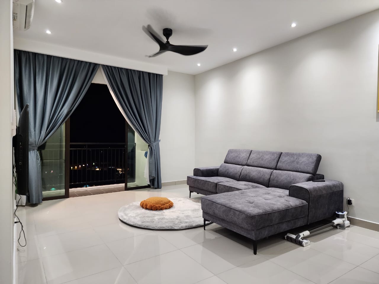 V Residence, Condominium