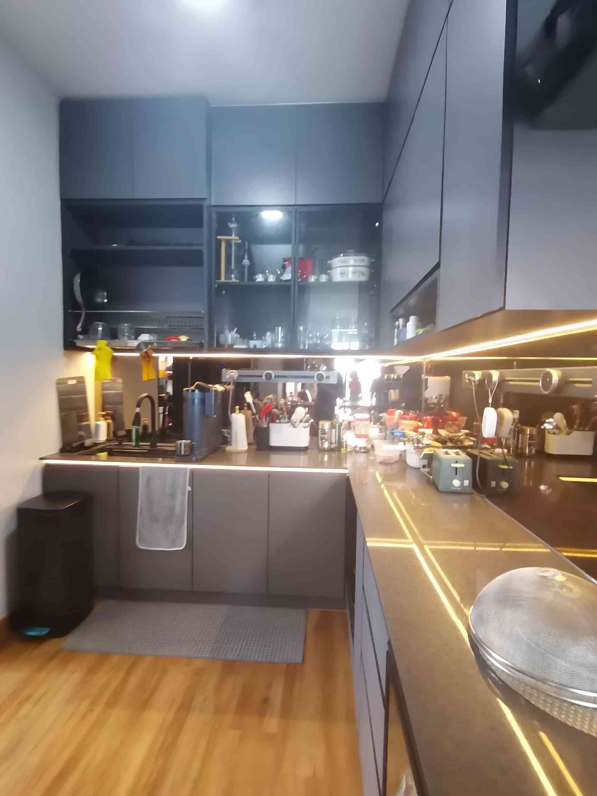 The Hipster, Condominium