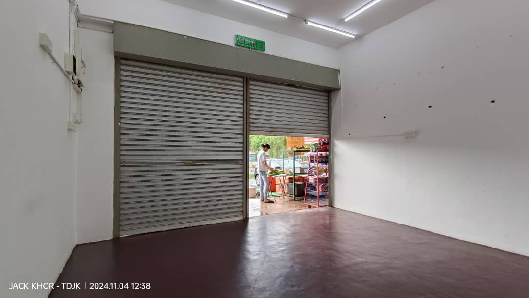 Bandar Puncak Alam, Shop