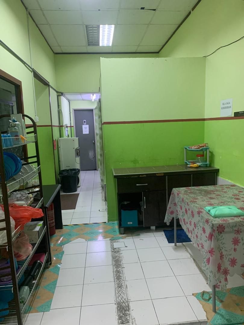 Taman Saujana, Shop