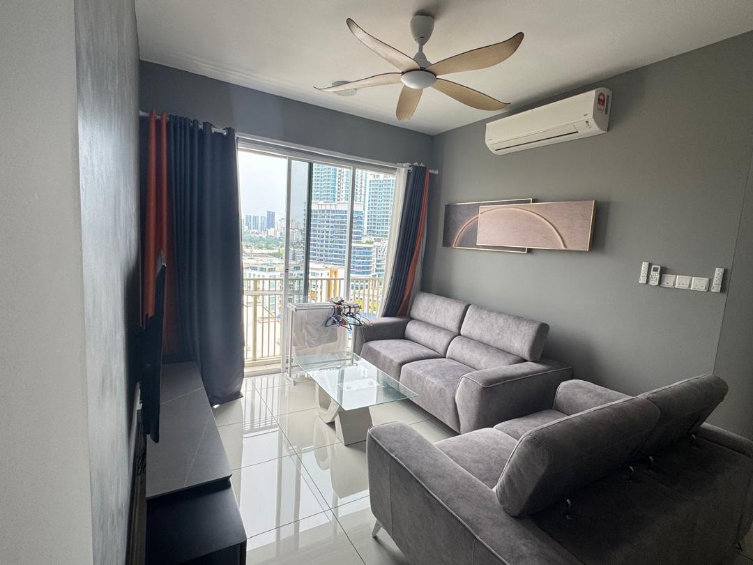 Ryan & Miho, Condominium