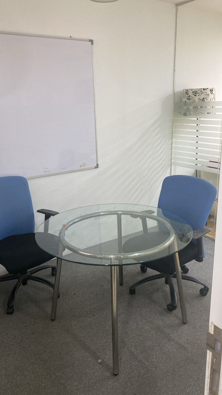 Wisma UOA II, Office