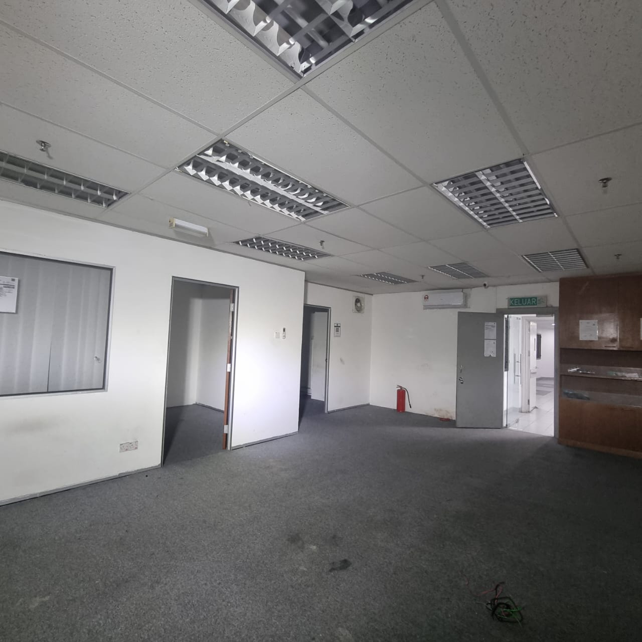 Menara Uncang Emas Ue3, Office