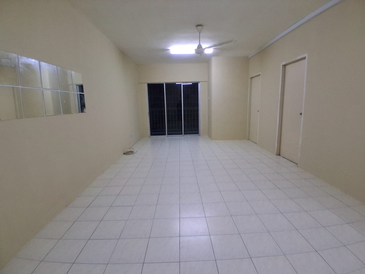 Lakeview Apartment, Apartment