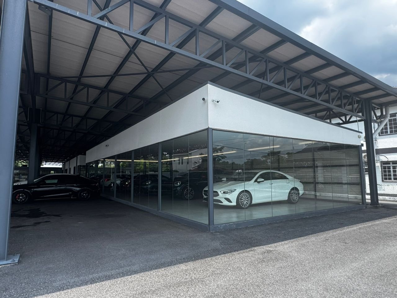 Jalan subang, Warehouse