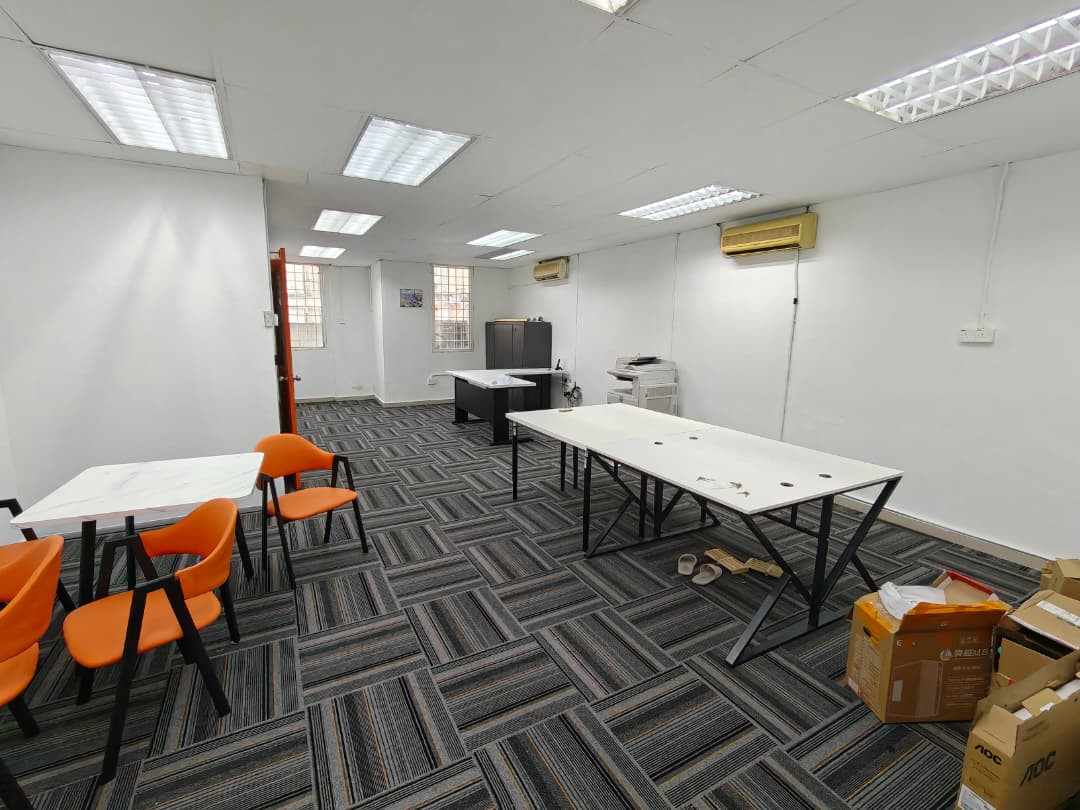 Medan Putra shoplot, Office