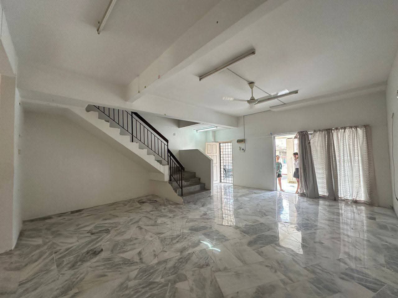 Jalan Pahlawan Seksyen 3, Double Storey