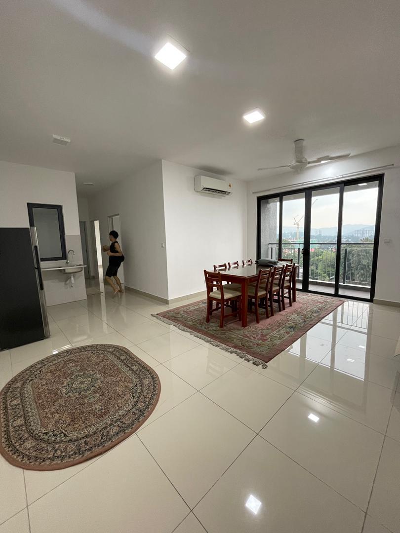 PV9, Condominium