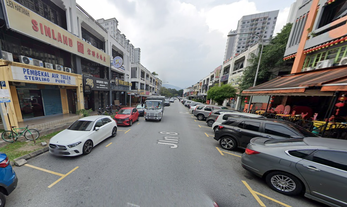 Bandar Menjalara shop, Shop