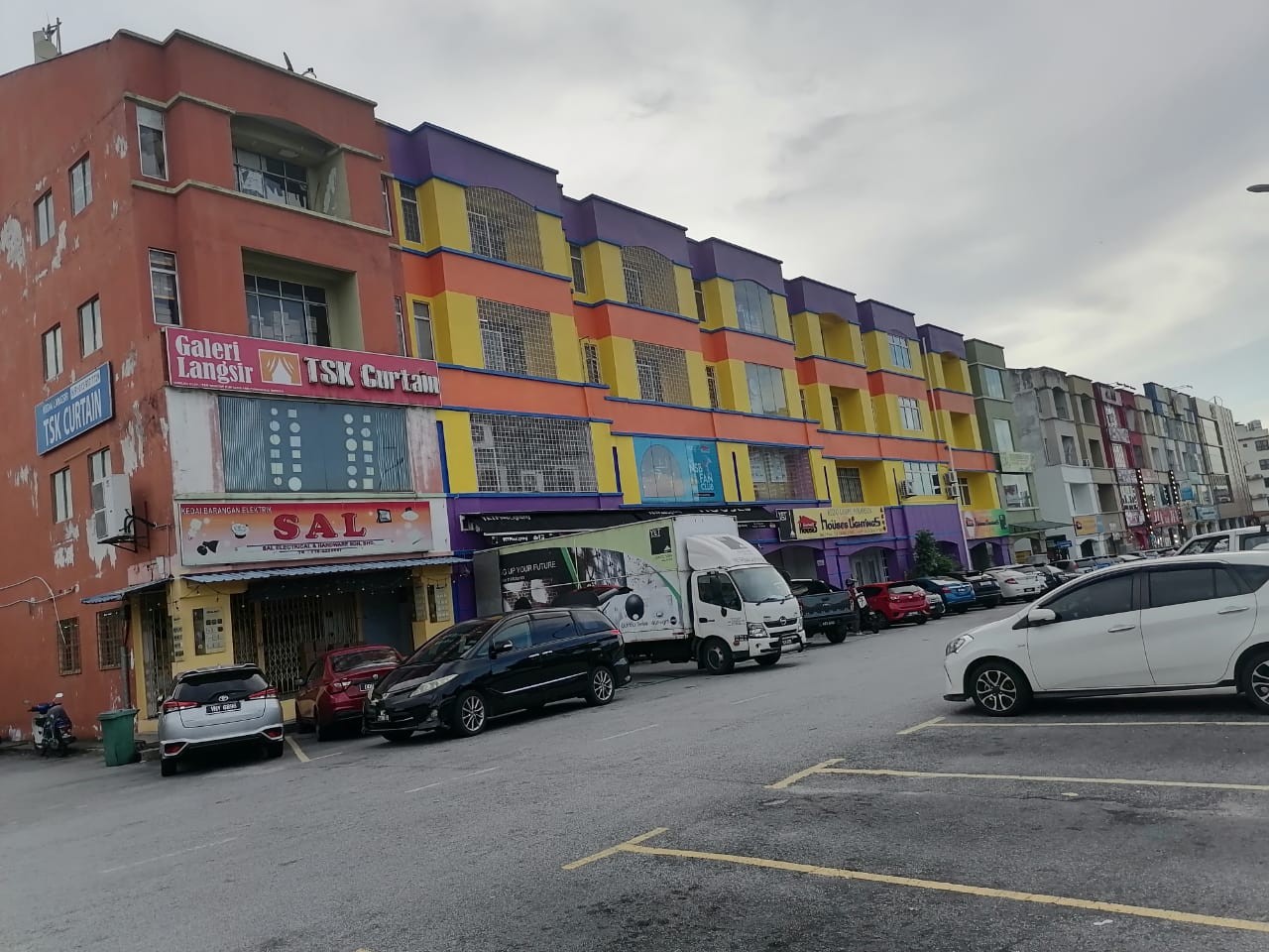 Bandar Puchong Utama, Shop