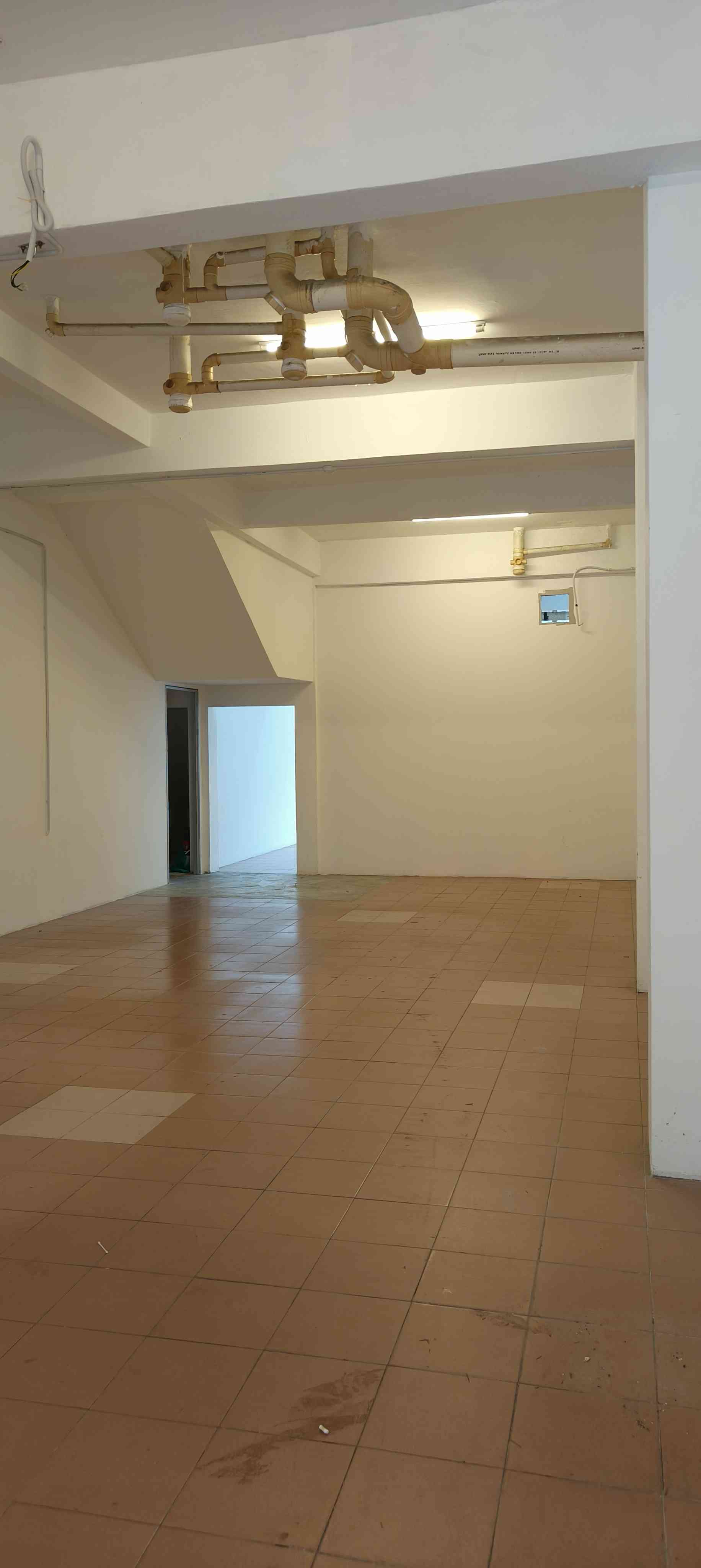 Taman Perindustrian Puchong, Shop