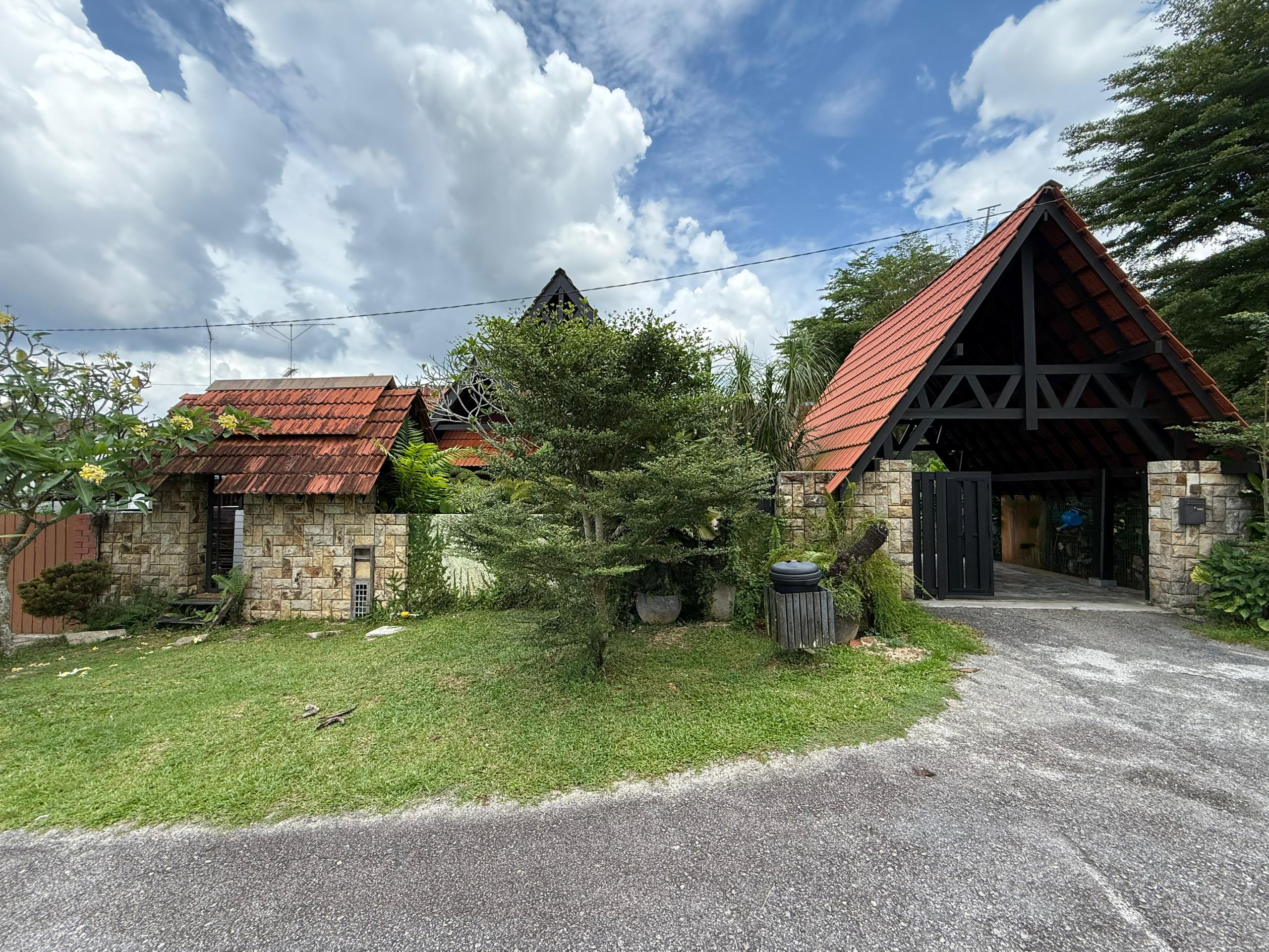 Taman Santalia, Tongkang Pechah, Bungalow