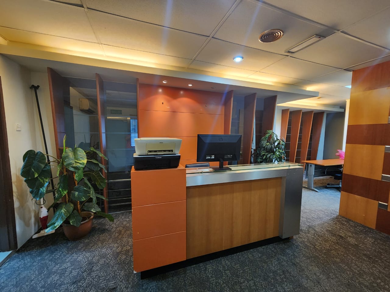 Wisma UOA II, Office