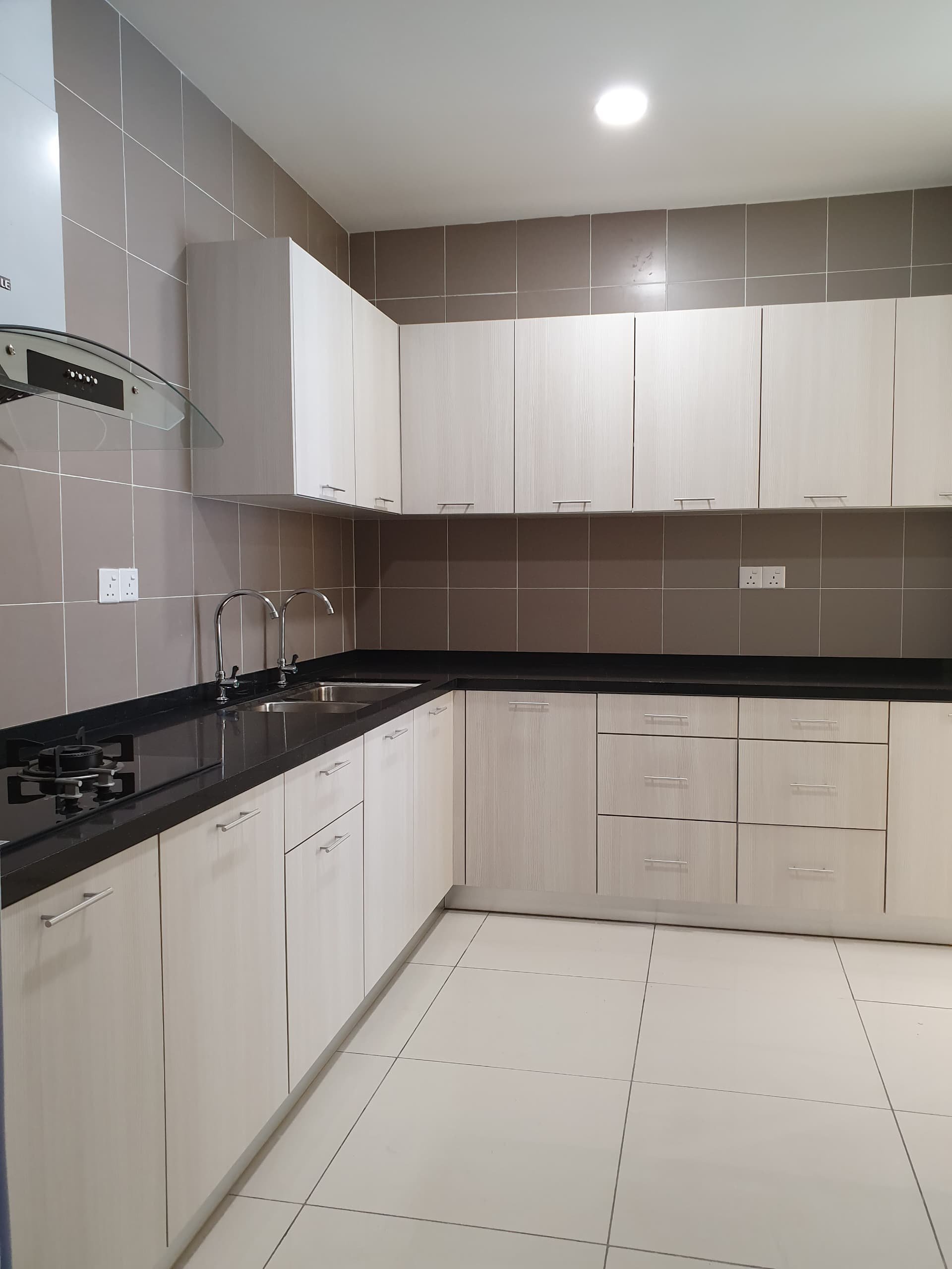 Aurora Residence Condominium, Condominium