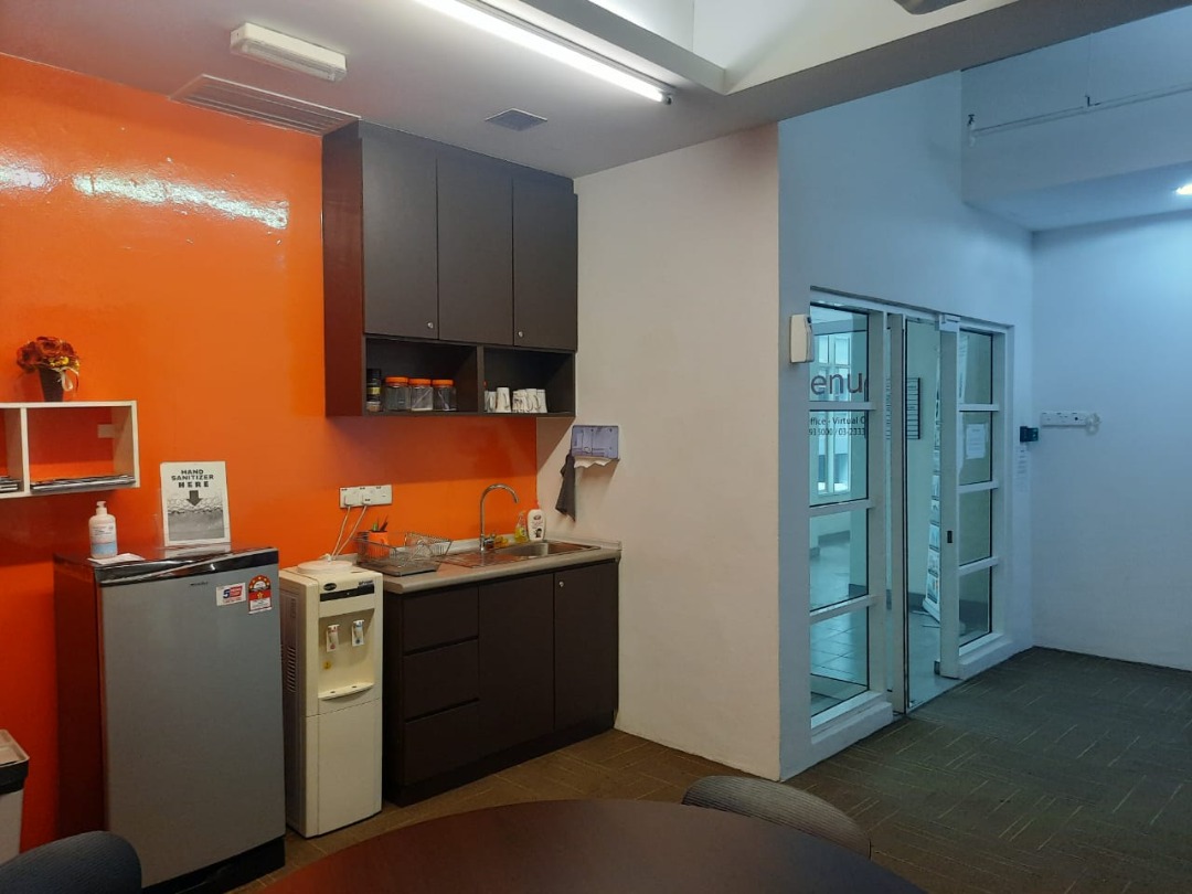 Metropolitan Square, Office