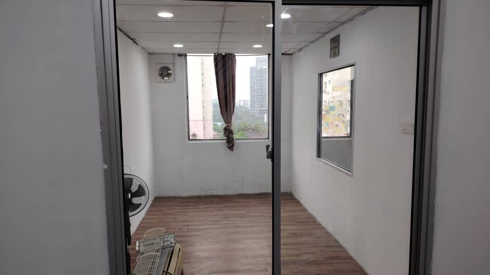 Medan Putra business centre, Shop