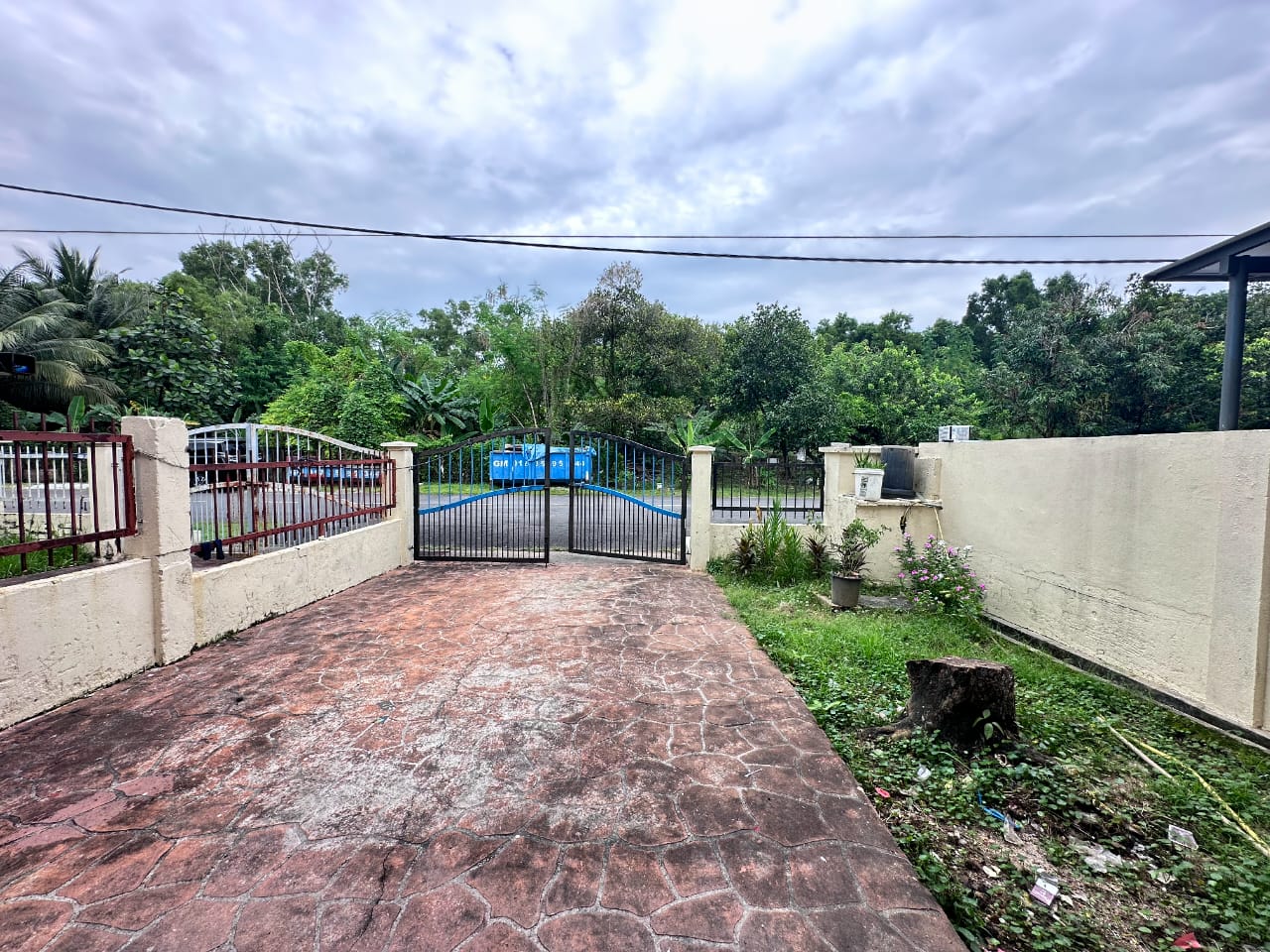 Taman puchong utama terrace landed house, Double Storey