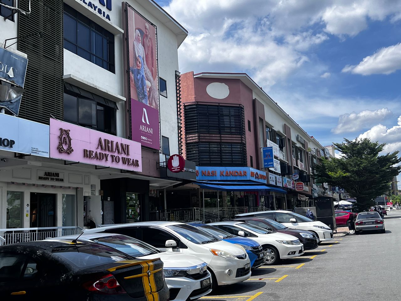 Kota Emas Bayu, Shop