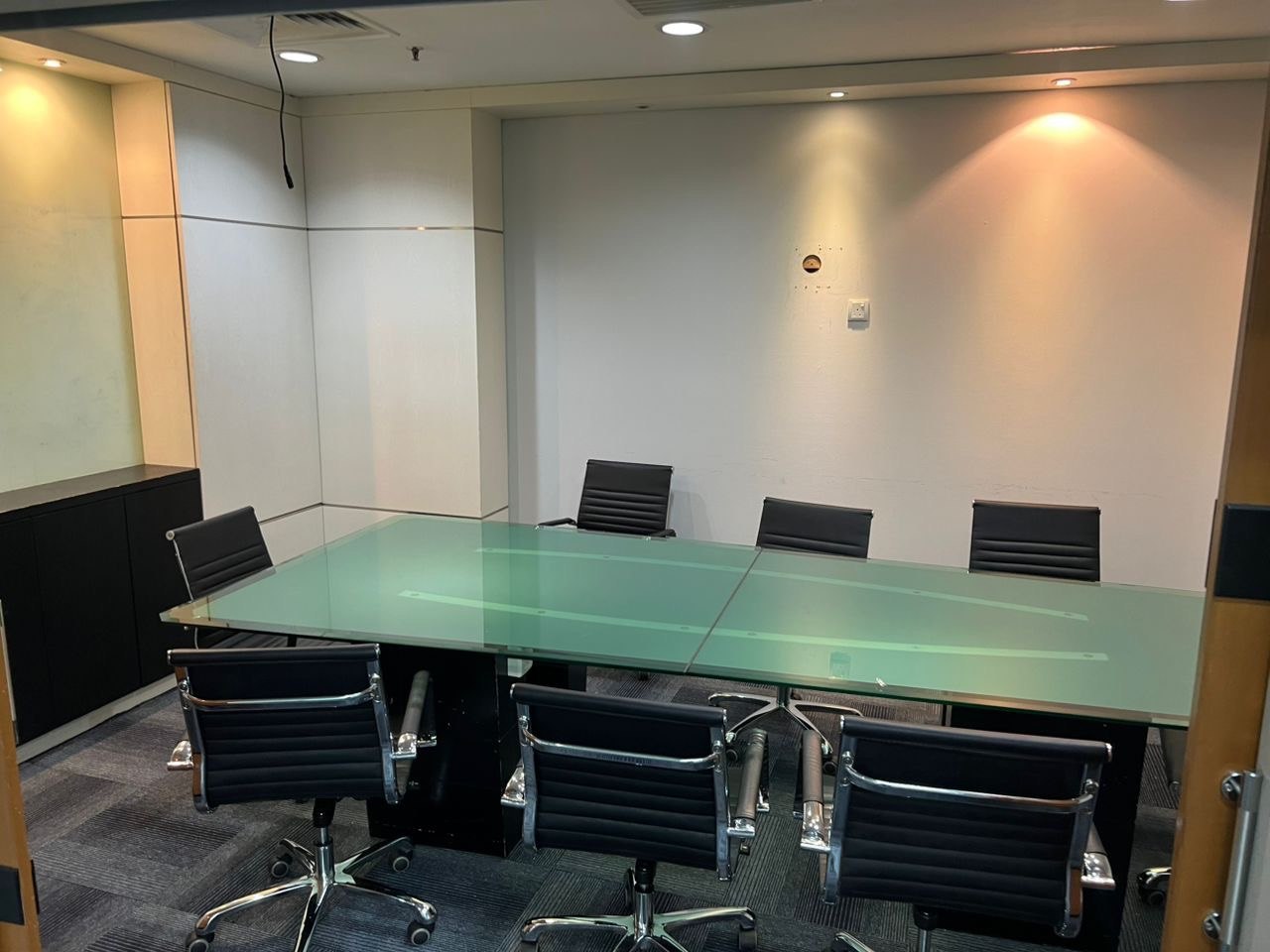 Wisma UOA 2, Office
