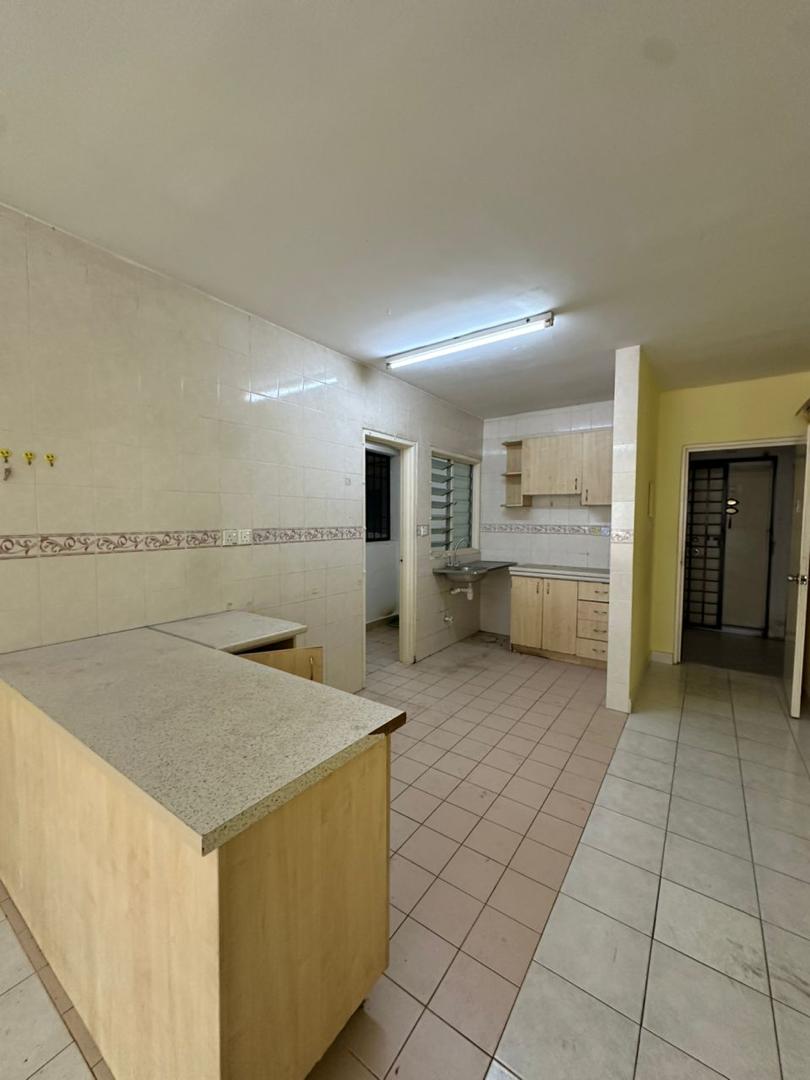 Flora Apartment, Apartment