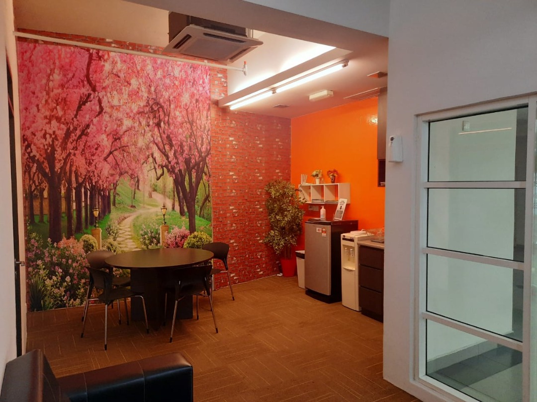 Metropolitan Square, Office