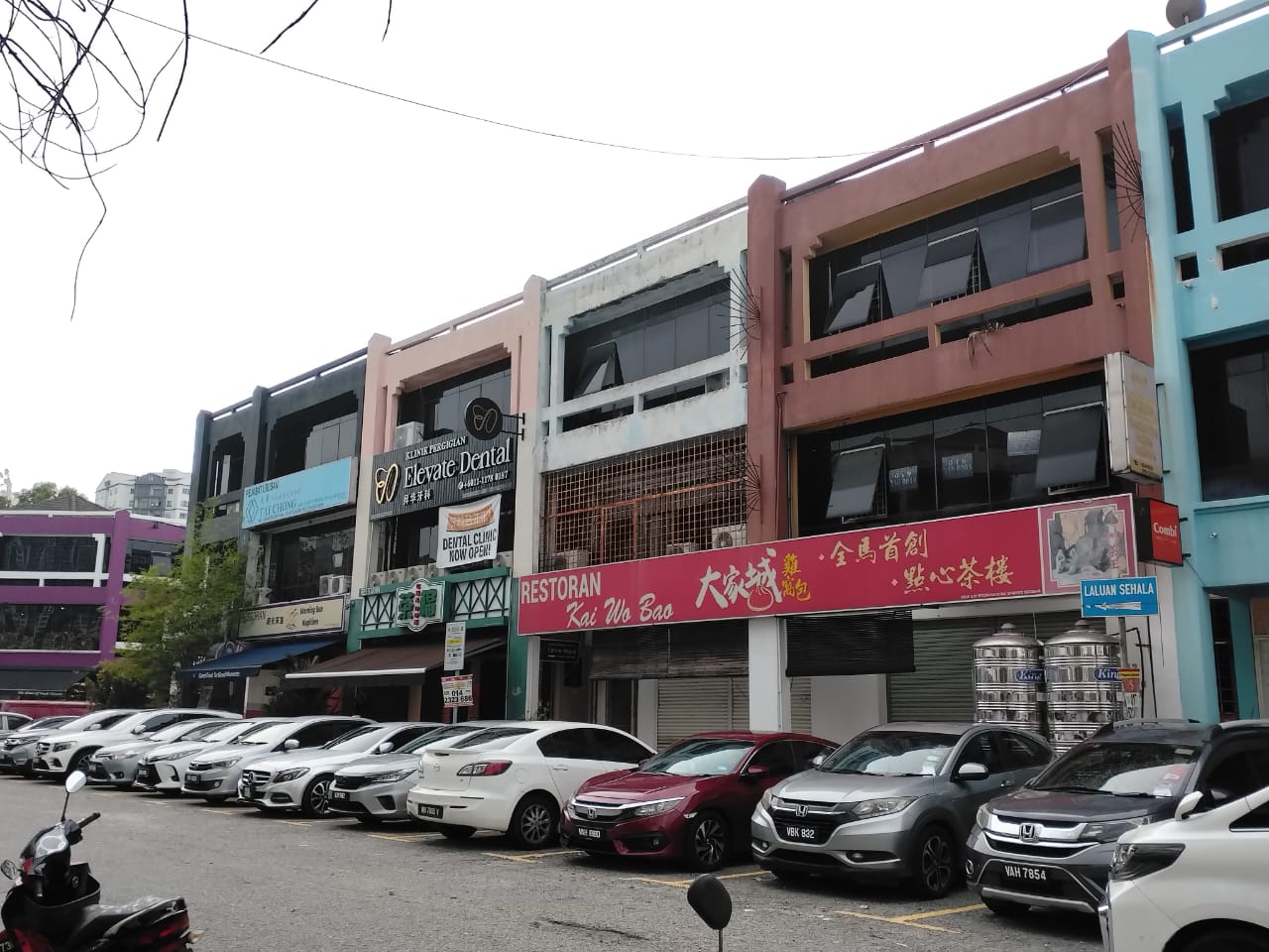 Bandar Menjalara shop, Shop
